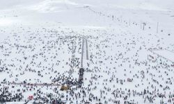 Hafta sonu pistler kayakçılarla doldu