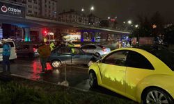 Kayseri'de otomobil kırmızı ışıkta bekleyen 5 araca çarptı: 2 yaralı