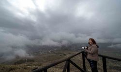 Makam Dağı'ndan sis altında kalan Ergani görüntülendi