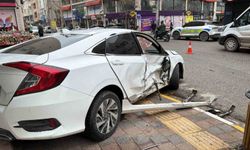 Mardin'de otomobiller çarpıştı: 2 yaralı