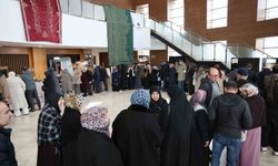 Mukaddes Emanetler Sergisi'nde uzun kuyruklar oluştu