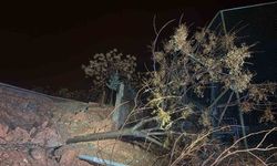 Okulun istinat duvarı çöktü, iki okulda eğitime ara verildi