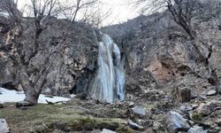 Şırnak'ta kar eridi, şelaleler coştu