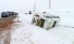 Sivas'ta Öğrenci servisi devrildi: 10 yaralı