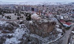 Sivas'ta Uçurumun kıyısındaki türbede Ramazan yoğunluğu yaşanıyor