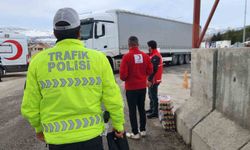 Tunceli'de Kızılay'dan trafik noktalarında anlamlı destek