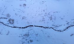 Sivas'ta bir zamanlar tamamen sular altında kalan köy, şimdi de kar altında kaldı