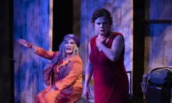 İzmir Devlet Tiyatrosu’nun “Kaçaklar” Oyunu Malatya’da Büyük Beğeni Topladı