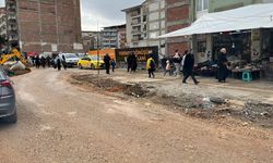 Fırat İlkokulu Velilerinden Yol Tepkisi: “Çocuklarımız Çamurun İçinden Okula Gidiyor”