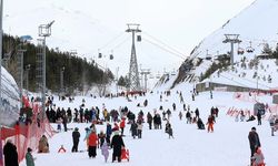 Bahar Havasında Kayak Keyfi: Palandöken Bayram Tatilinde Doldu Taştı