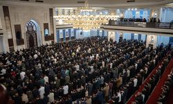 Dünya genelinde bayram coşkusu: Camiler doldu, milyonlar saf tuttu