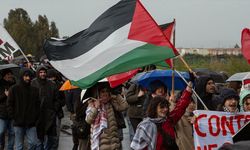 İtalya'daki ABD üssü yakınlarında protesto düzenlendi