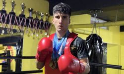 Kum torbasıyla başladığı wushuda hedefi elde ettiği başarılara yenilerini eklemek