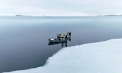 Nazik Gölü’nde Buzlar Çözüldü, Balıkçılar Yeniden Göle Açıldı