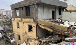 Adıyaman’da Tahliye Edilen Bina Yağışların Etkisiyle Çöktü