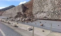 Adıyaman'da Yağışlara Dayanamayan İstinat Duvarı Yıkıldı