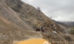 Batman'da Yaşanan Heyelan Yolarrın Kapanmasına Neden Oldu