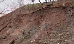 Elazığ’da Şiddetli Yağış Toprak Kaymasına Yol Açtı! Köy Yolu Kapandı