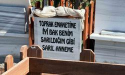 Enkaz Altında Kalanların Mezarı ve Taşlara Yazılan İçli Sözler