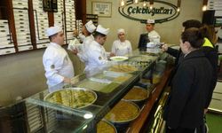 Gaziantep’te Bayramda Yemek Şöleni: Binlerce Ziyaretçi Sofralara Akın Etti!