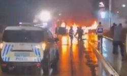 Gaziantep'te Çarpışan İki Otomobil Yanarak Kullanılamaz Hale Geldi