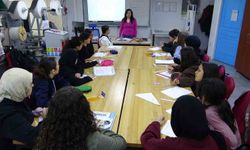 Gaziantep'te mezun olduğu lisede 30 yıldır öğretmenlik yapıyor