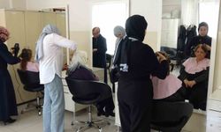 Hiç Kuaföre Gitmemişlerdi! O Anlar Herkesi Duygulandırdı