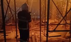 İnşaat halindeki binanın çatısında korkutan yangın