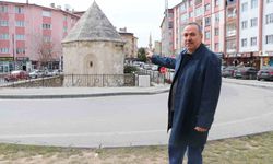 İnsanlar Gün Boyu Fark Etmeden Yanından Geçiyor, Anadolu'nun En Büyük Ahisi Bu Şehirde Yatıyor..