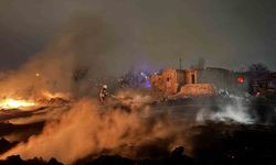 Kayseri Kocasinan'da Çıkan Yangın Müstakil Eve Sıçramadan Söndürüldü