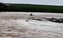 Mardin'de Dere Taştı, İnsanlar Sal Keyfi Yaptı