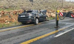Mardin'de kontrolden çıkan otomobil takla attı: 3 yaralı