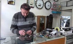 Müşteriler Saati Görünce Aynı Soruyu Soruyor: Hepsi 04.17’yi Gösteriyor