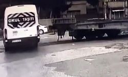 Öğrenci Servisi İle Tren Çarpıştı