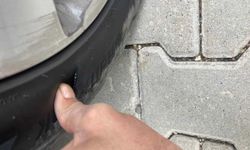 Park halindeki aracın lastikleri kesildi