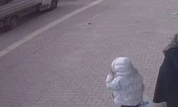 Seyir Halindeki Motosiklet Araç Kapısına Çarptı, 2 Kişi Yaralandı