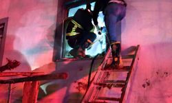 Siirt'te İki Katlı Binada Çıkan Yangın Çevredekileri Korkuttu