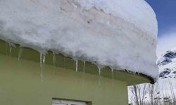 Tunceli’de Kış Sert Yüzünü Gösterdi: Ovacık’ta Kar 2 Metreyi Geçti