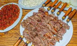 Evde Cağ Kebabı Deneyenler Bu Yöntemi Konuşuyor: İşte Kolay Tarif