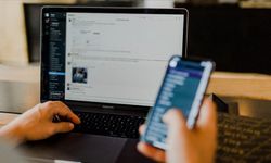 Haftada Tam 41 Saat! Ömrümüz Ekran Başında Eriyor: Türkiye’nin Çevrim İçi Karnesi Dudak Uçuklatıyor..