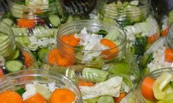 Ev Turşusu Sofralara Geri Dönüyor: İşte Doğal, Kolay ve Kıtır Kalan Tarifi