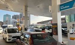 Malatya'da Tarihi Zam Öncesi İstasyonlarda Uzun Kuyruklar Oluştu