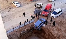 Malatya'da Yürekleri Ağza Getiren Kaza! Temelin Ucunda Böyle Asılı Kaldı