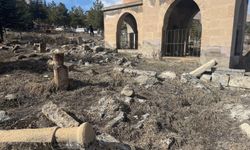 Darende’nin Sessiz Hazinesi Tehlikede: Heyiketeği Mezarlığı İçin Acil Çağrı!