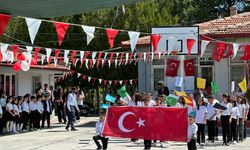 Yazıhan’da 23 Nisan Coşkusu! Kaymakam Osman Kurt Öğrencilerle Bocce Oynadı