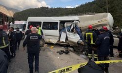 Burdur'da Minibüs Ve Beton Mikseri Çarpıştı: 6 Kişi Öldü, 4 Kişi Yaralandı
