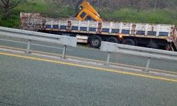 Elazığ-Malatya Yolunda Tır Yoldan Çıktı, 1 Kişi Yaralandı