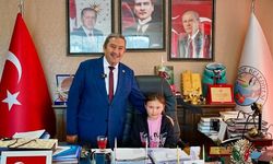 Malatya'da Darende Belediyesi'nde 23 Nisan'da makam çocuklara emanet edildi