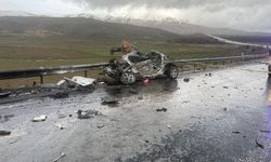 Malatya’da Feci Kaza: Tır ile Otomobil Kafa Kafaya Çarpıştı, 3 Ölü 1 Yaralı