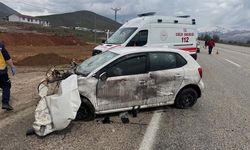 Malatya’da Peş Peşe Kazalar! Araç Tabelaya Çarptı, Traktör Duvarı Aştı: 3 Yaralı